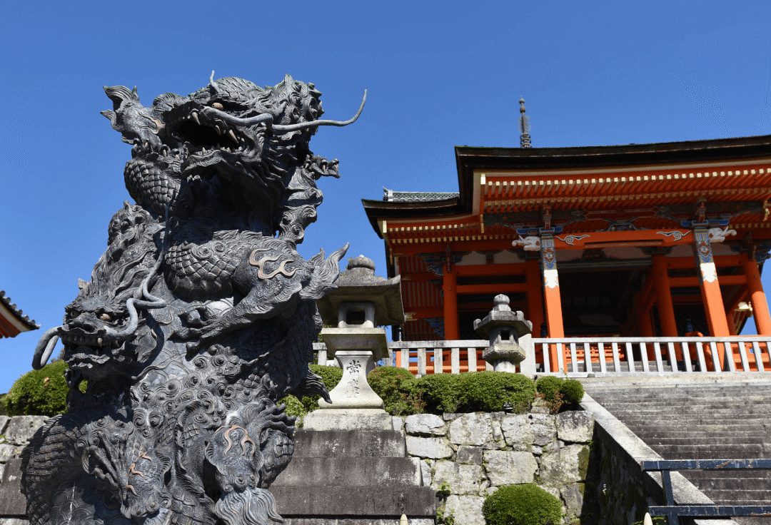 "悬崖舔蜜"的公案故事说明了什么？