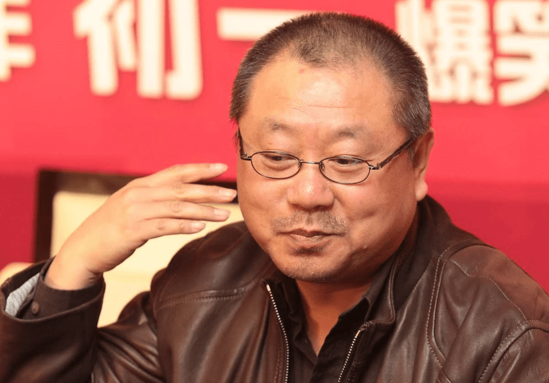 曾经的盗贼亮绝技救被困女孩，却因此暴露入狱。公平吗？