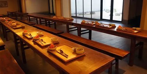 贫妇虔诚扫精舍终证相应成就